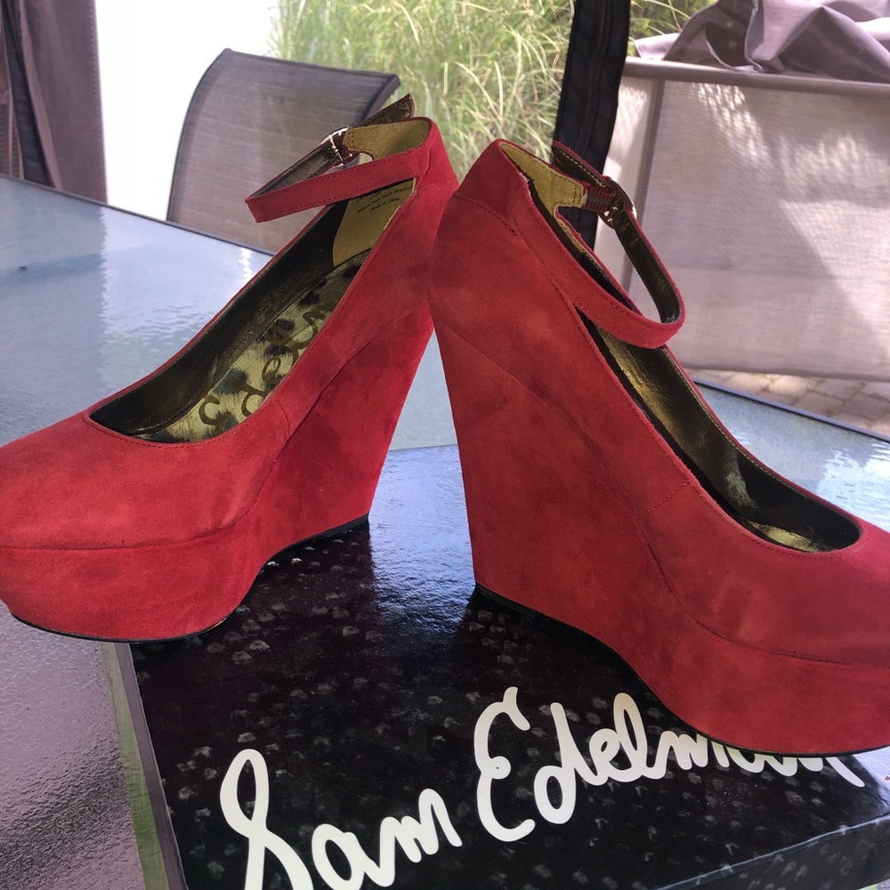 RUBY RED QUINN 👠👠👠